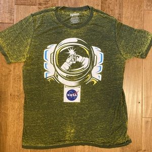 Green and yellow NASA selfie burnout tee sz Xl